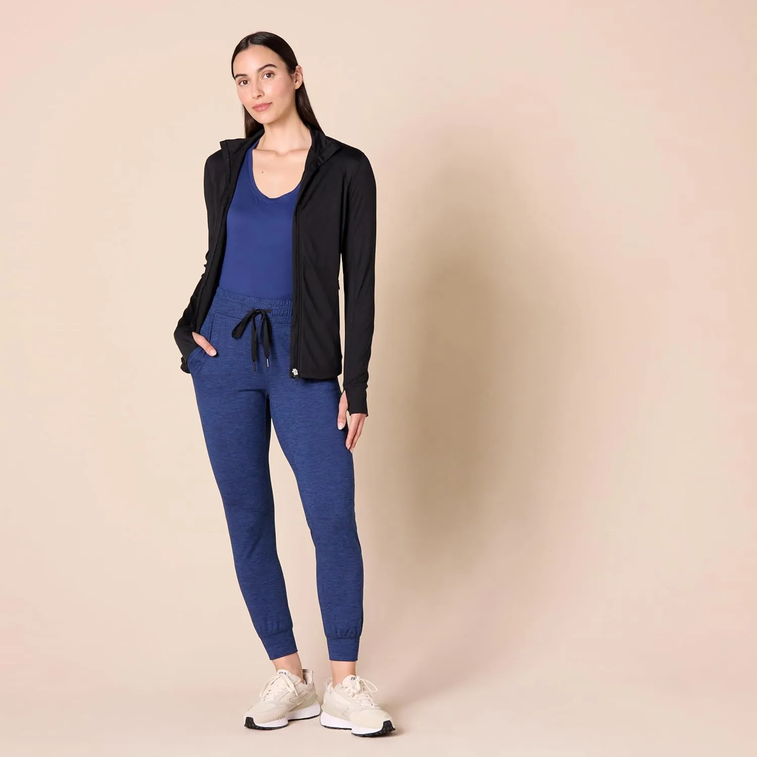 Amazon Essentials Athletic Pants for Women, Brushed Tech Stretch Lounge Joggers, Plus Size Available