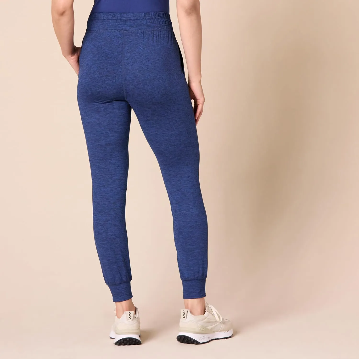 Amazon Essentials Athletic Pants for Women, Brushed Tech Stretch Lounge Joggers, Plus Size Available