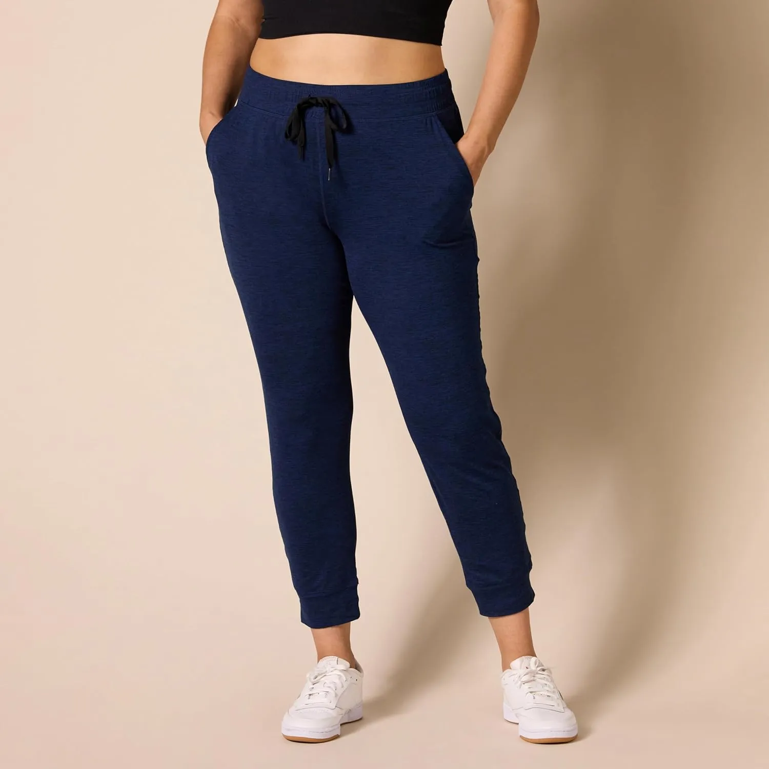 Amazon Essentials Athletic Pants for Women, Brushed Tech Stretch Lounge Joggers, Plus Size Available