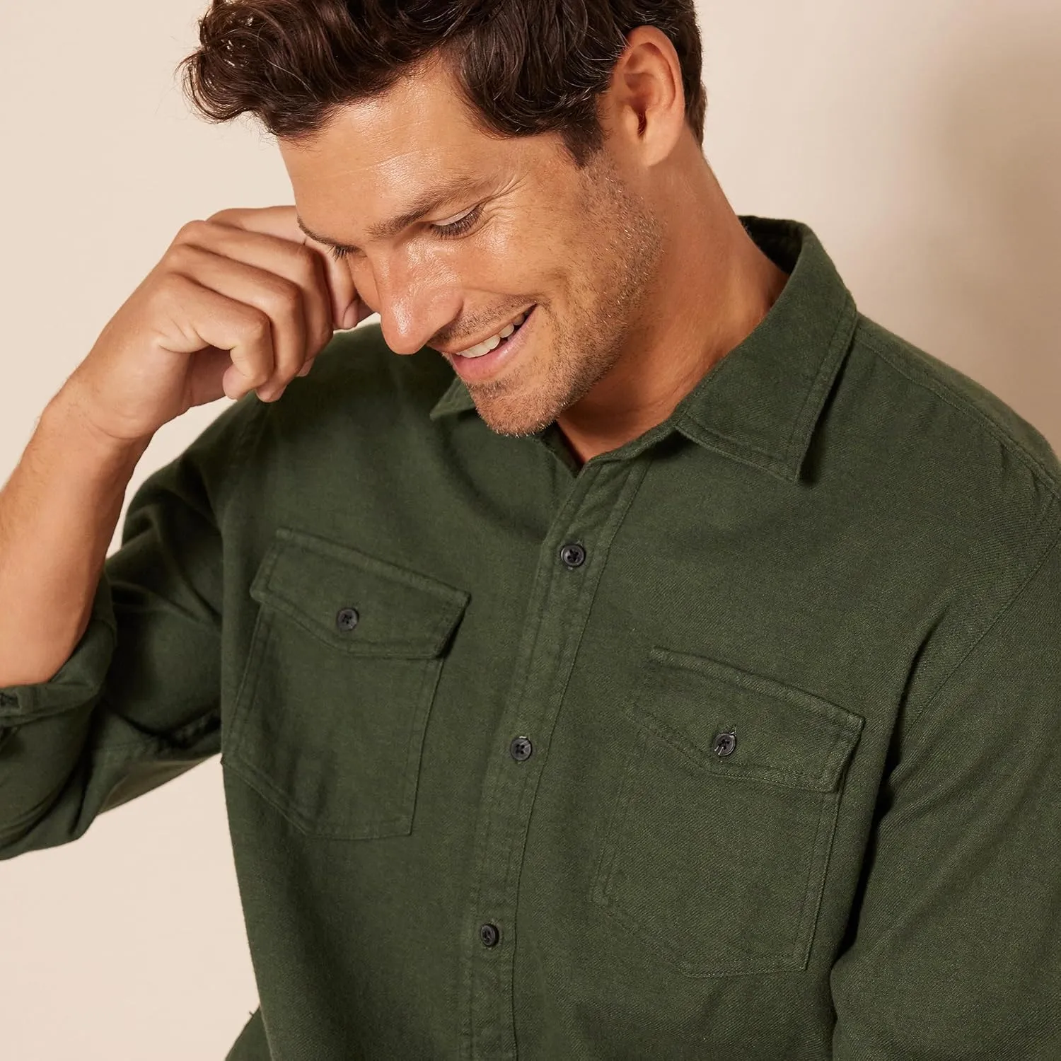 Amazon Essentials Men's Long-Sleeve Flannel Shirt, Regular-Fit, Two Pockets
